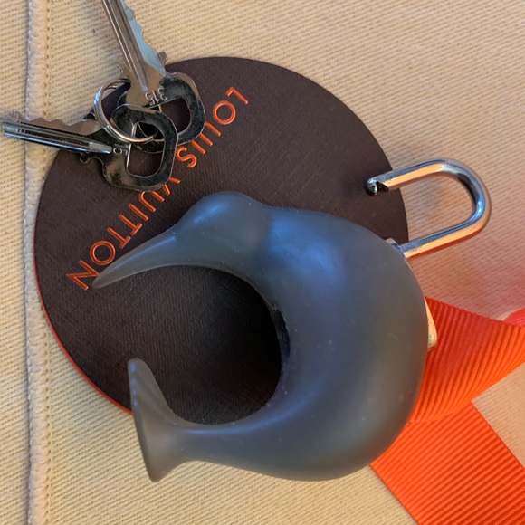 Authentic Louis Vuitton Bag Charm Lock Rare! Limited Edition - Picture 5 of 6